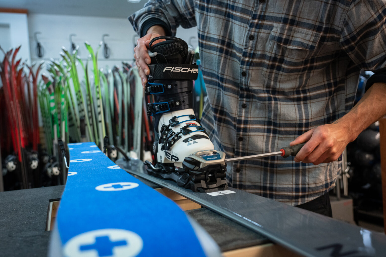 VALUE SPORTS Vancouver Ski Rental